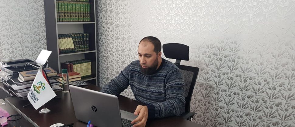 (43) مديرا ومشرفا يستفيدون من دورة (مهارة إعداد العروض التقديمية باستخدام برنامج PowerPoint)